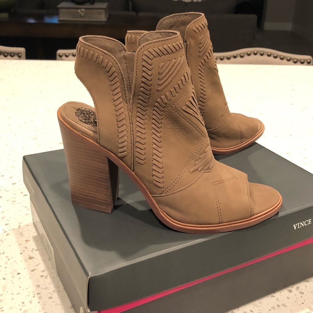 NIB Vince Camuto Karnita Block Bootie- Sz 10 - Picture 3 of 8